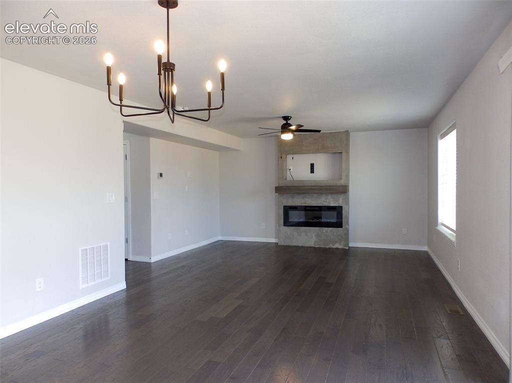 Image 5 of 22: Living Room