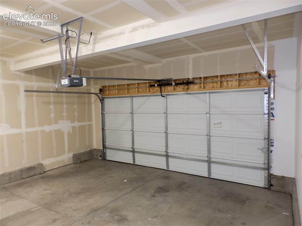 Image 9 of 22: Garage