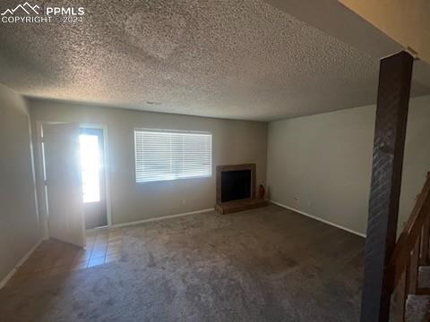 Image 3 of 11: Living Room