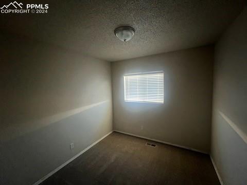 Image 4 of 11: Bathroom