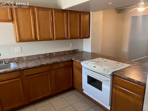 Image 6 of 11: Kitchen
