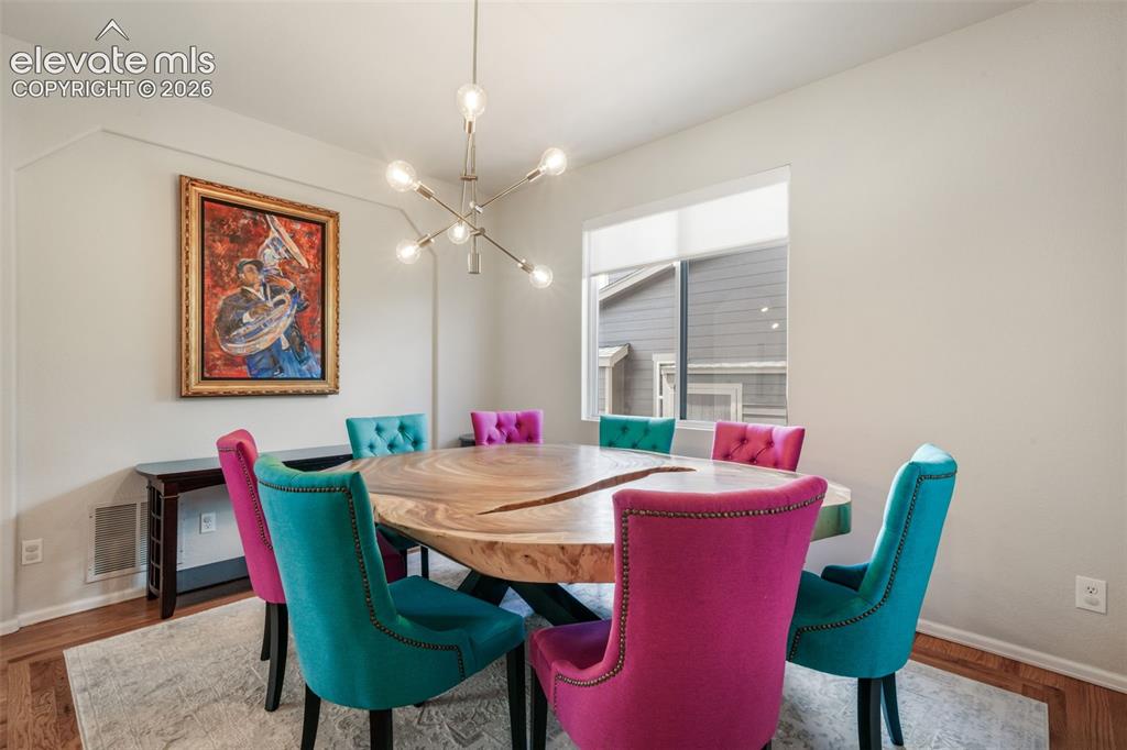 Image 20 of 50: Dining Room