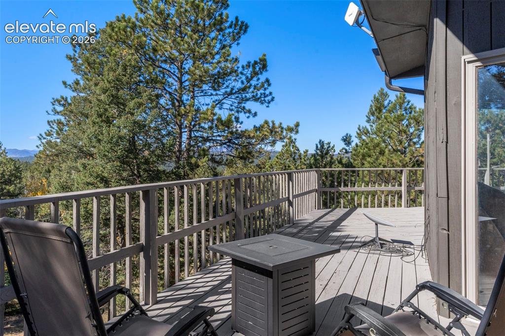 Image 15 of 28: Deck