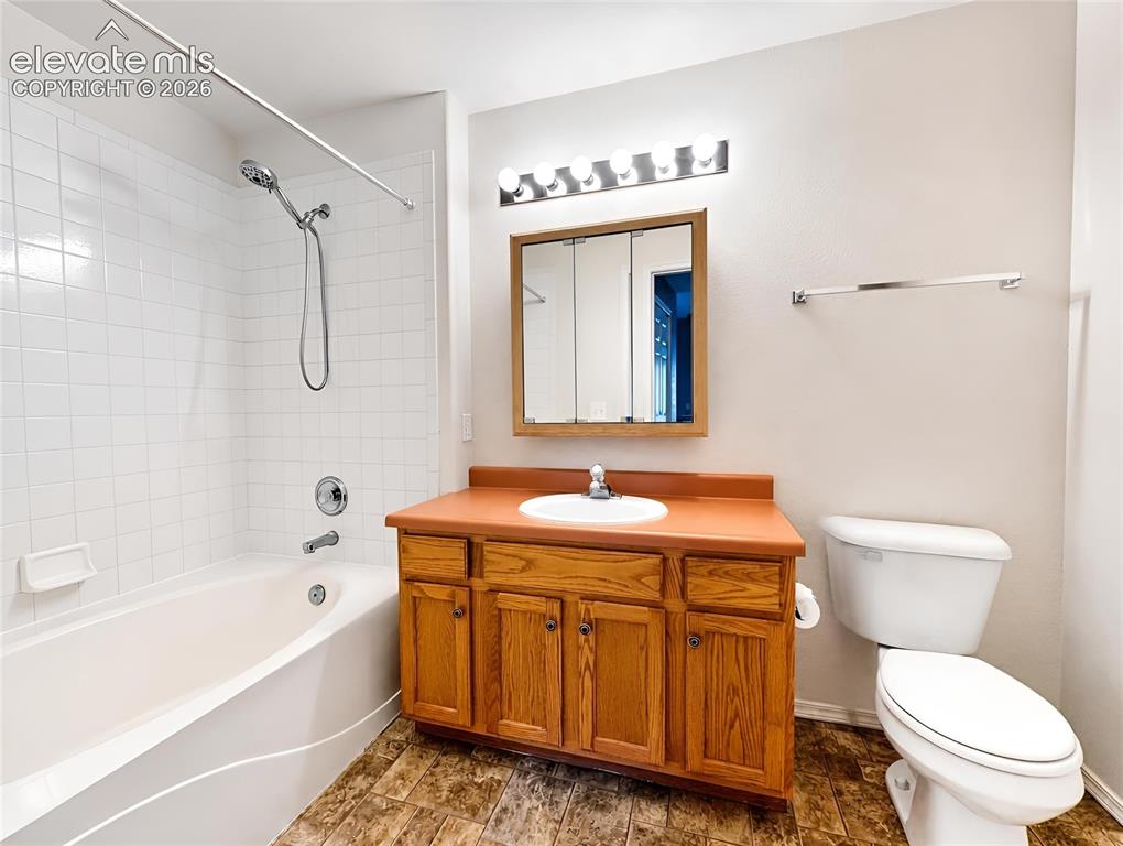 Image 17 of 24: Bathroom