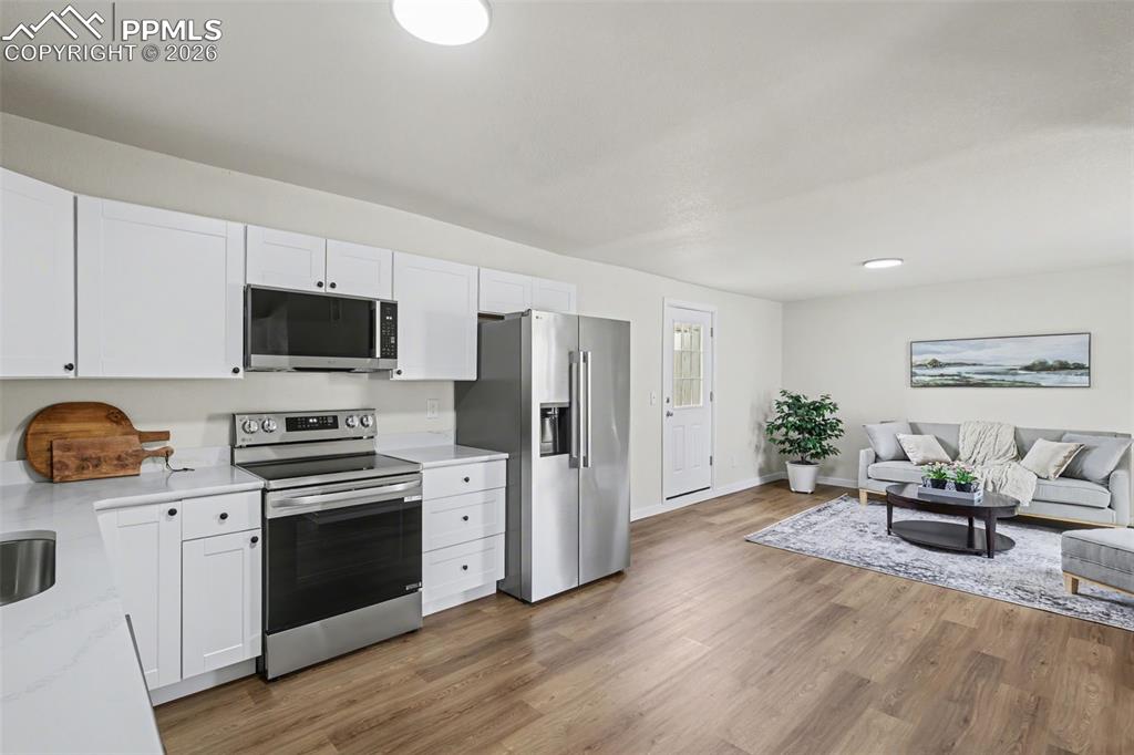 Image 11 of 46: Kitchen