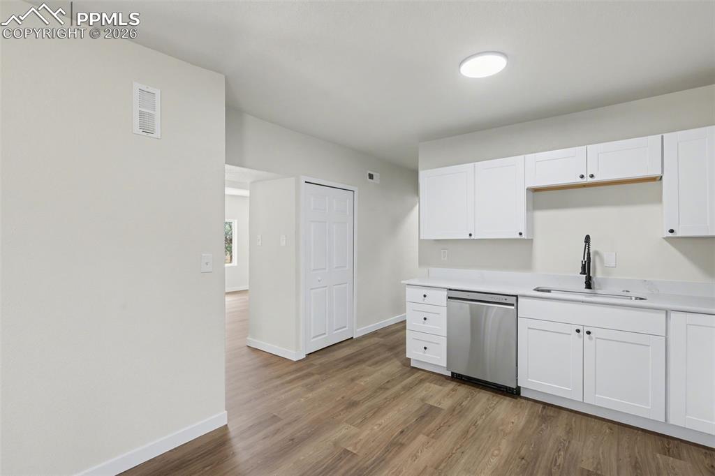 Image 18 of 46: Kitchen