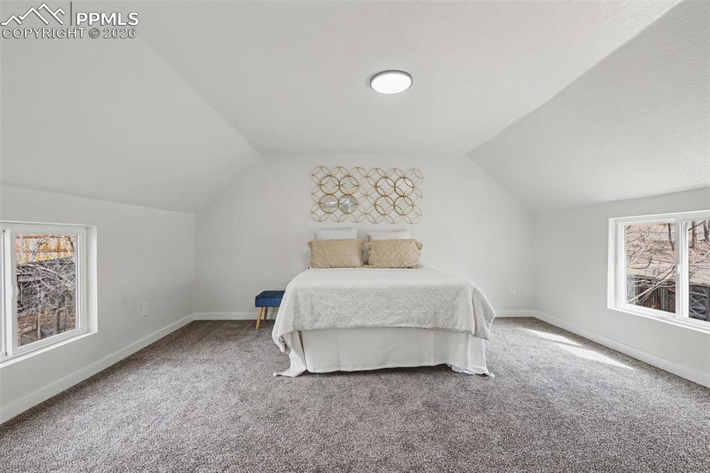 Image 21 of 46: Bedroom