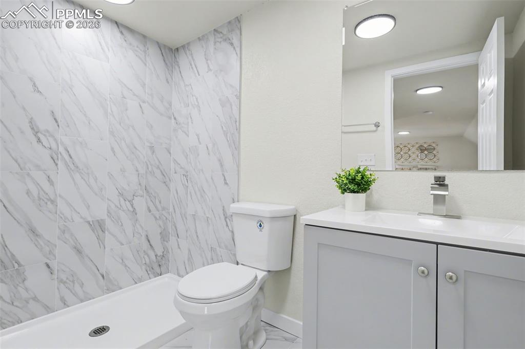 Image 30 of 46: Bathroom