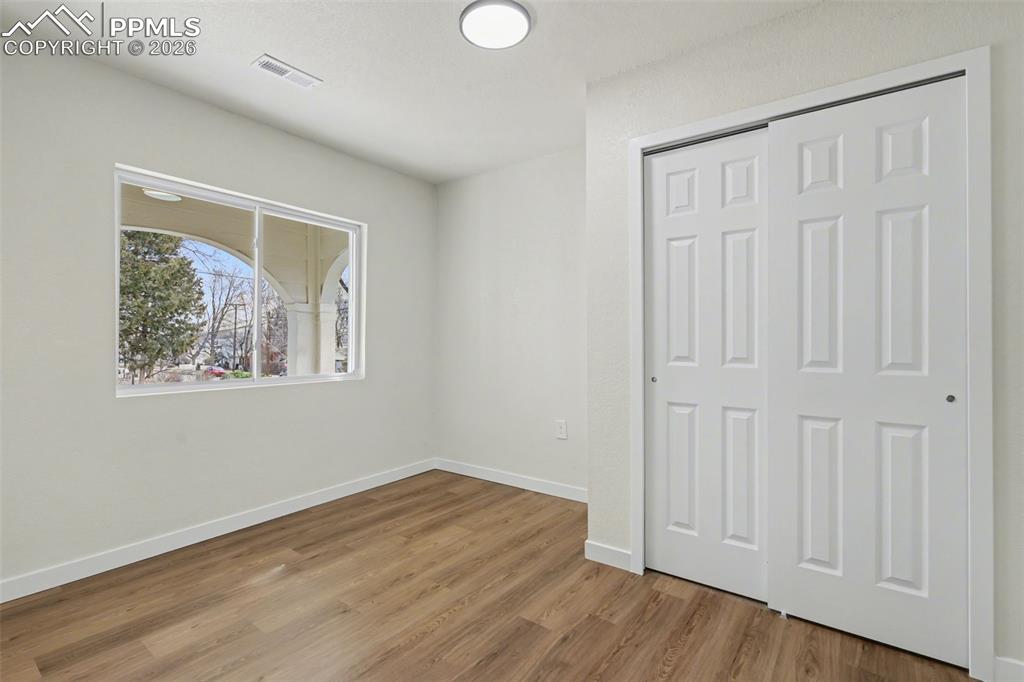 Image 34 of 46: Bedroom