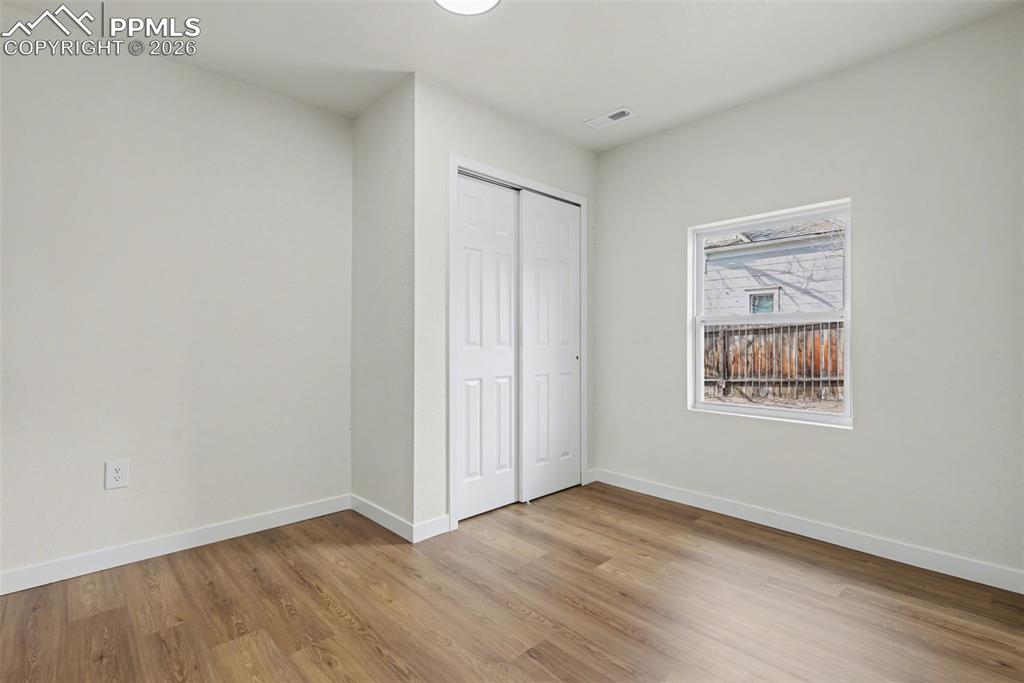 Image 37 of 46: Bedroom