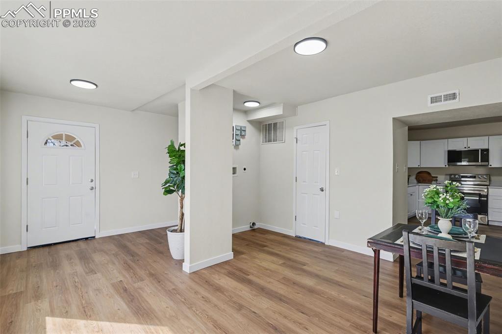 Image 4 of 46: Entry