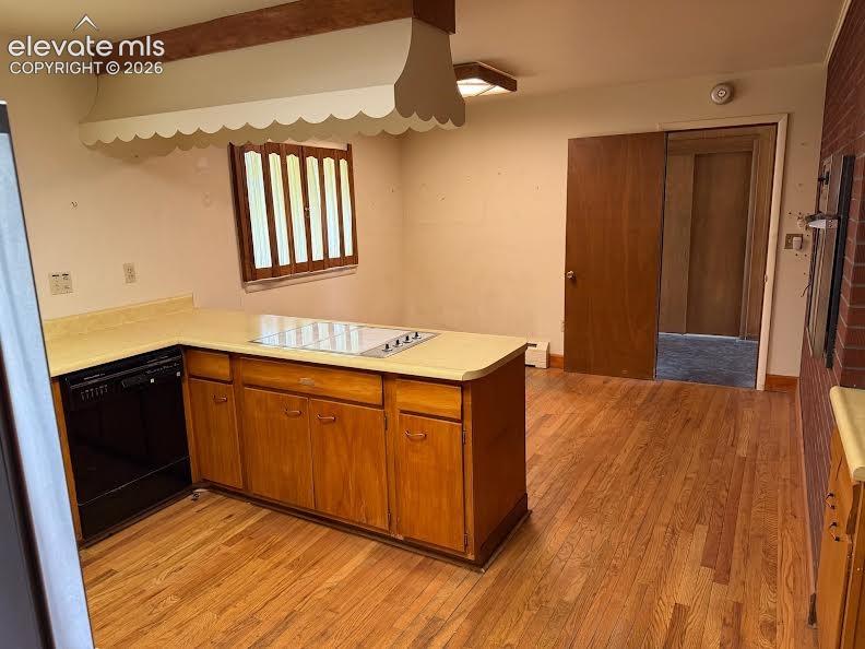 Image 7 of 27: Kitchen looking into dining area