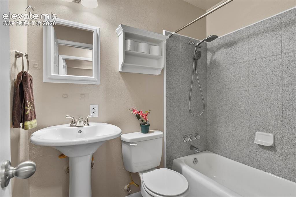 Image 17 of 26: Full updated bath