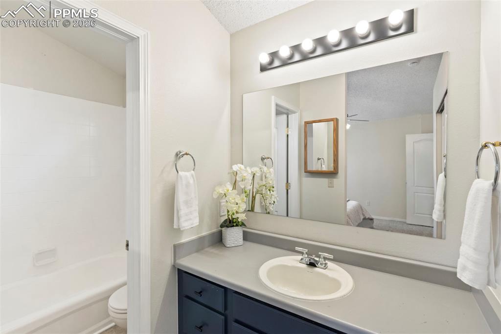 Image 15 of 42: Bathroom