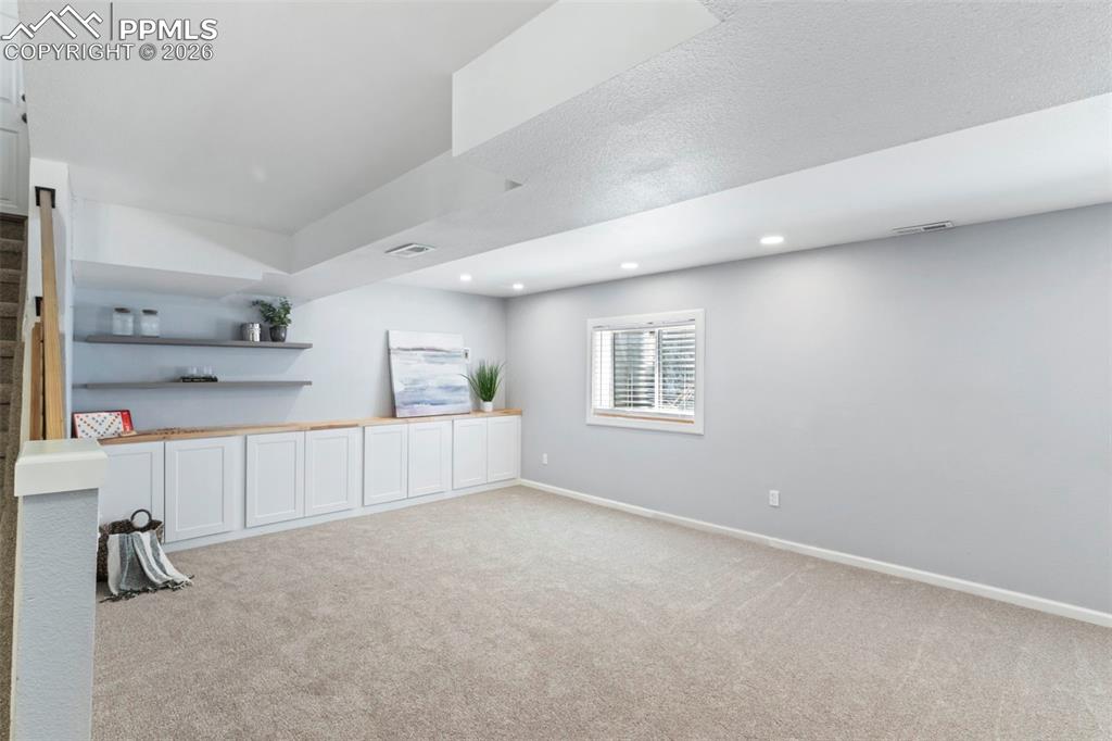 Image 22 of 42: Living Room