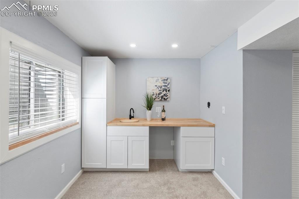 Image 26 of 42: Office