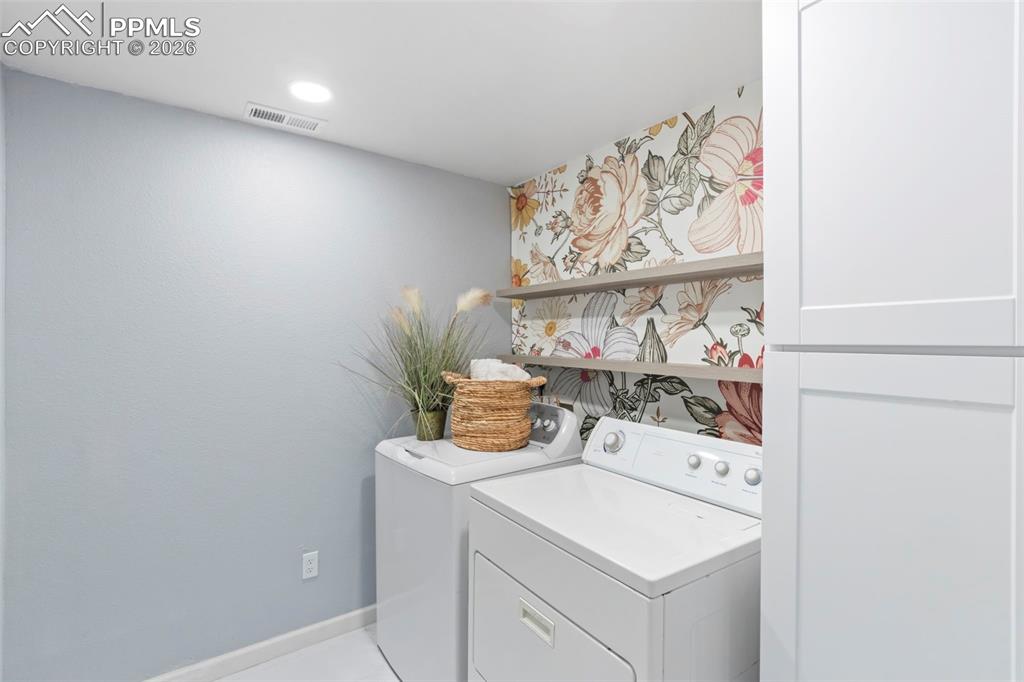 Image 31 of 42: Laundry