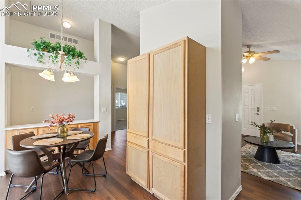 Image 9 of 42: Dining Area