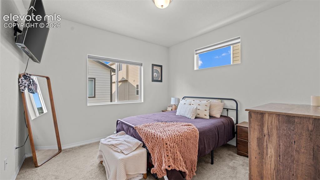 Image 18 of 24: Bedroom