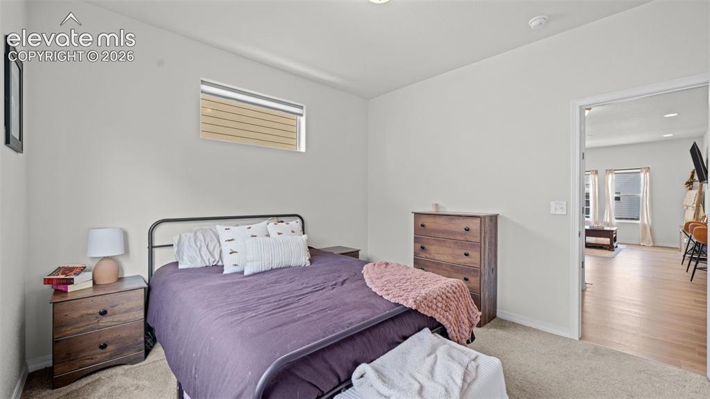 Image 19 of 24: Bedroom