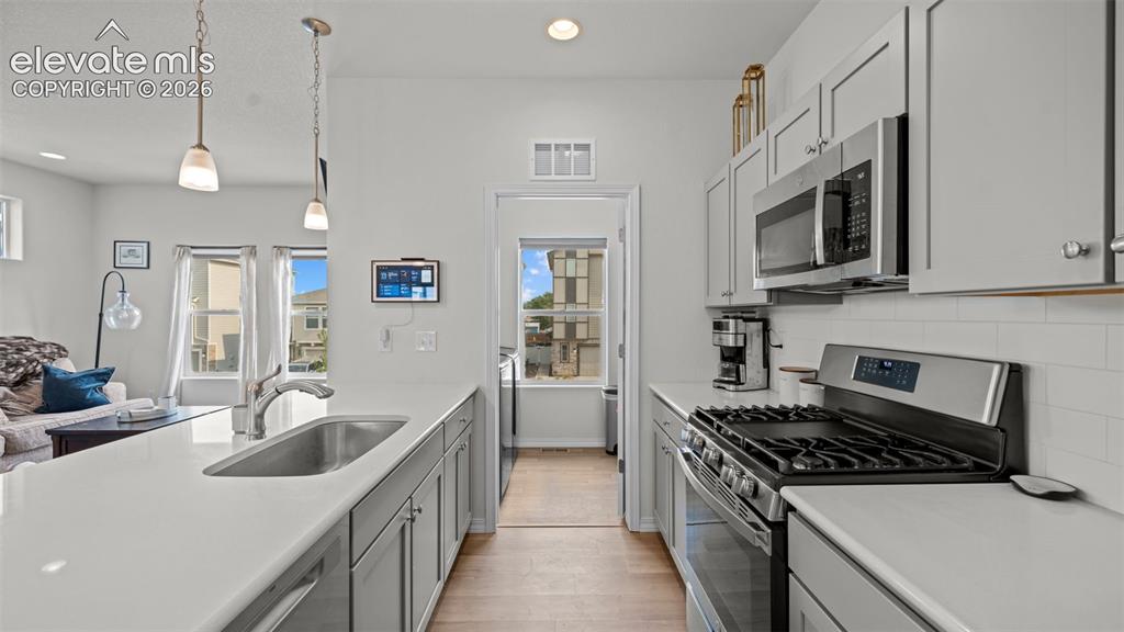 Image 4 of 24: Kitchen