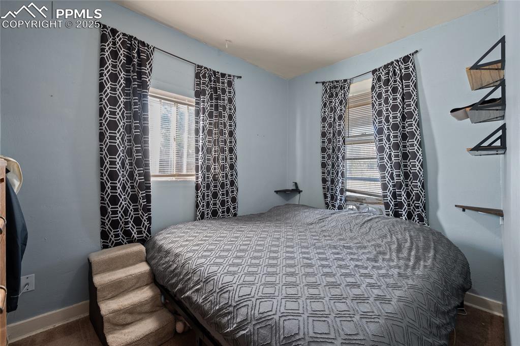 Image 14 of 26: Bedroom