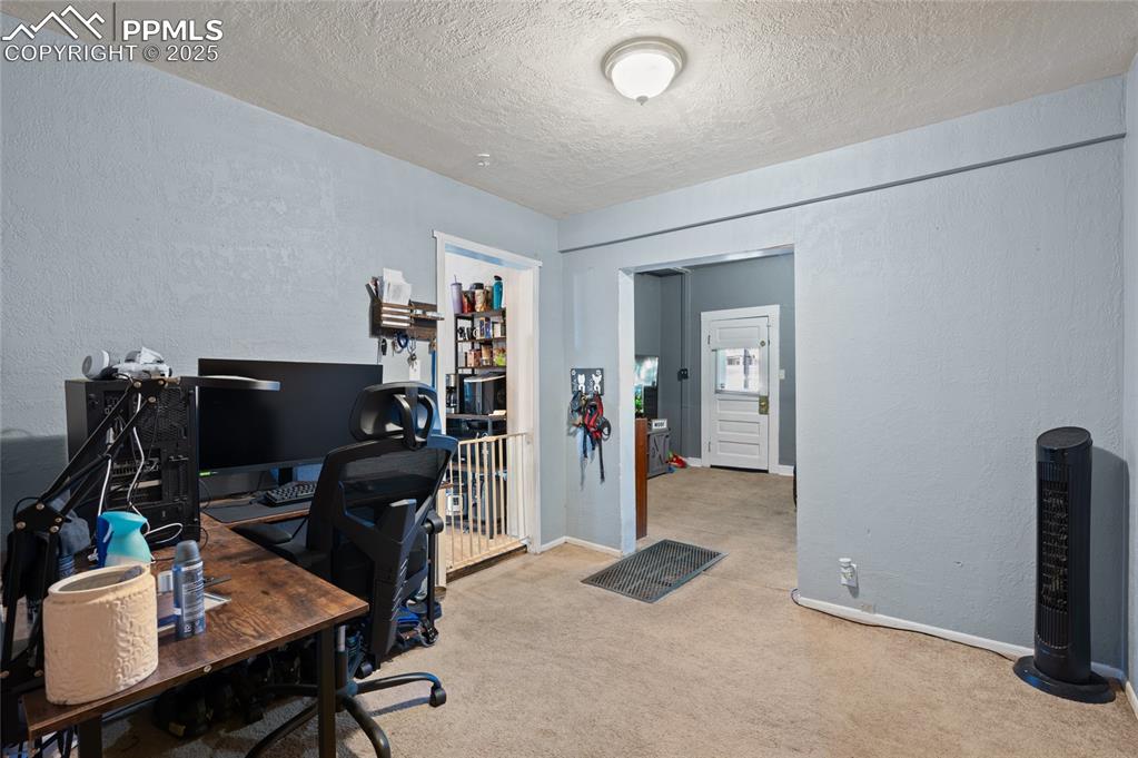 Image 16 of 26: Office