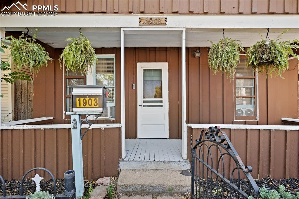 Image 3 of 26: Entry