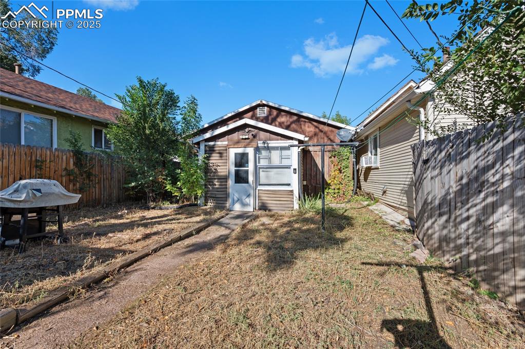 Image 6 of 26: Back of Structure