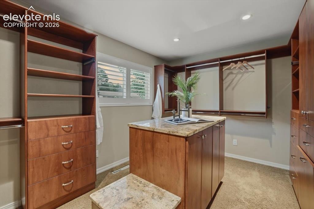 Image 11 of 50: Closet