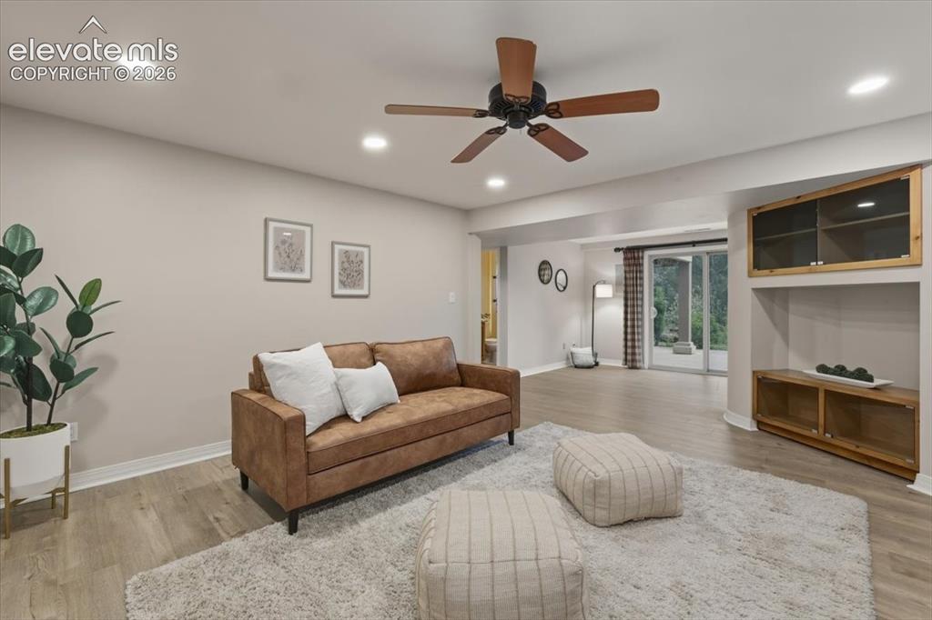 Image 18 of 50: Living Room