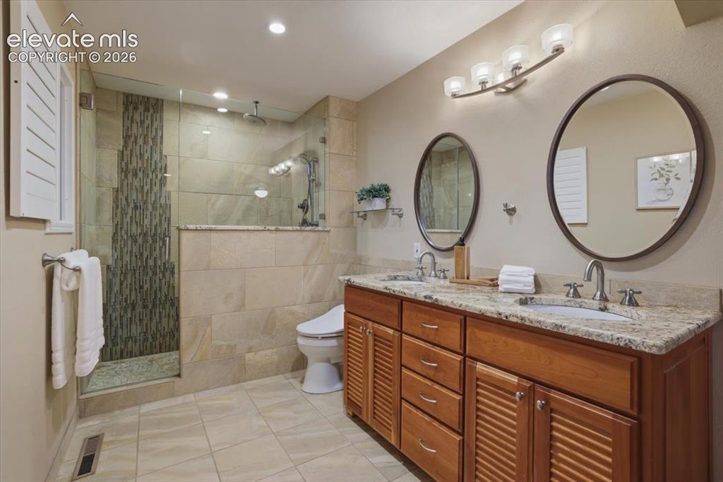 Image 8 of 50: Bathroom