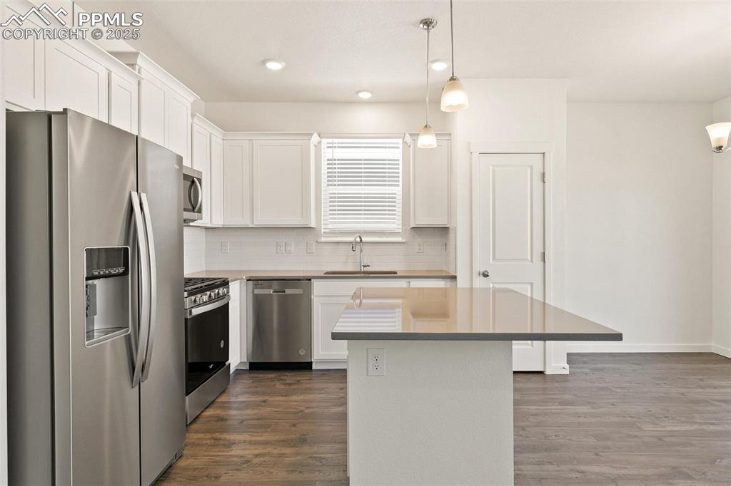 Image 13 of 31: Kitchen
