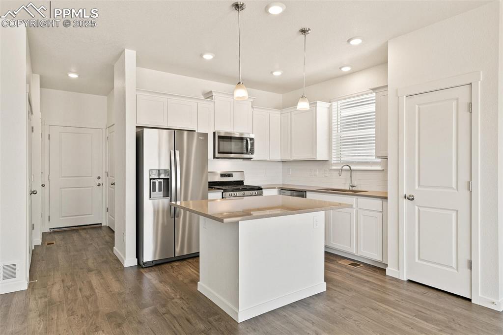 Image 7 of 31: Kitchen