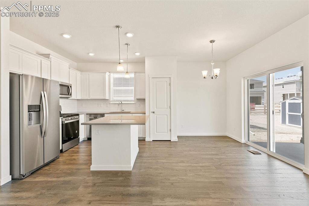 Image 8 of 31: Kitchen