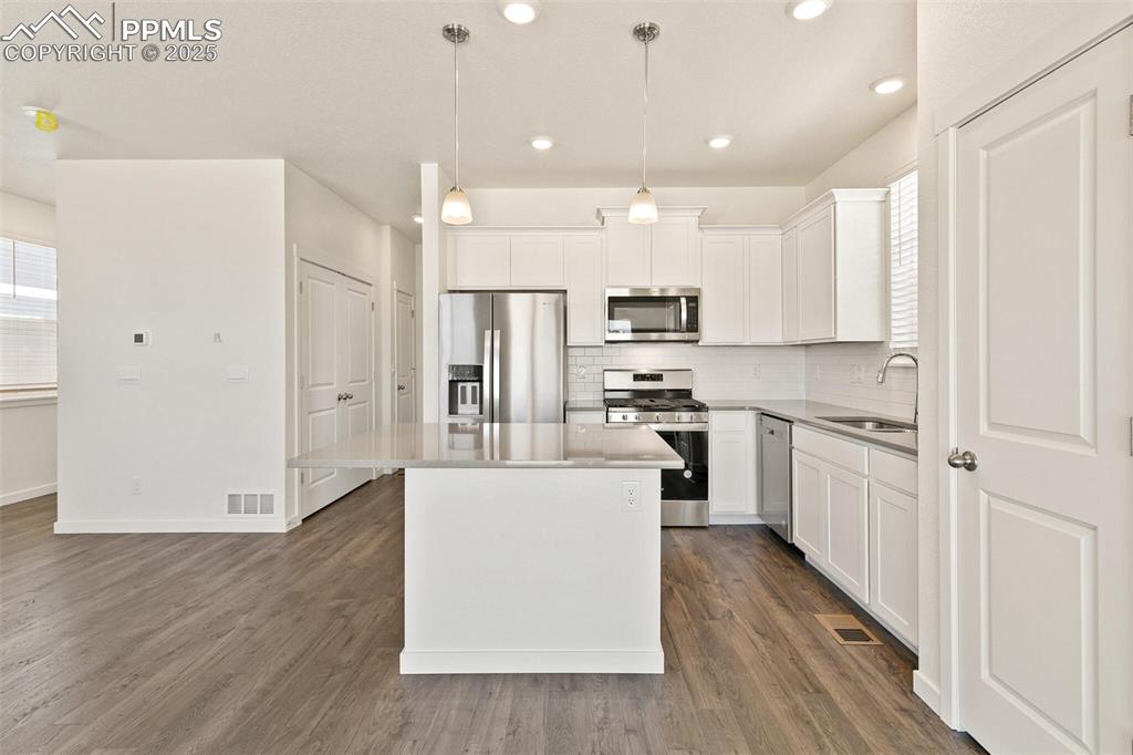 Image 9 of 31: Kitchen