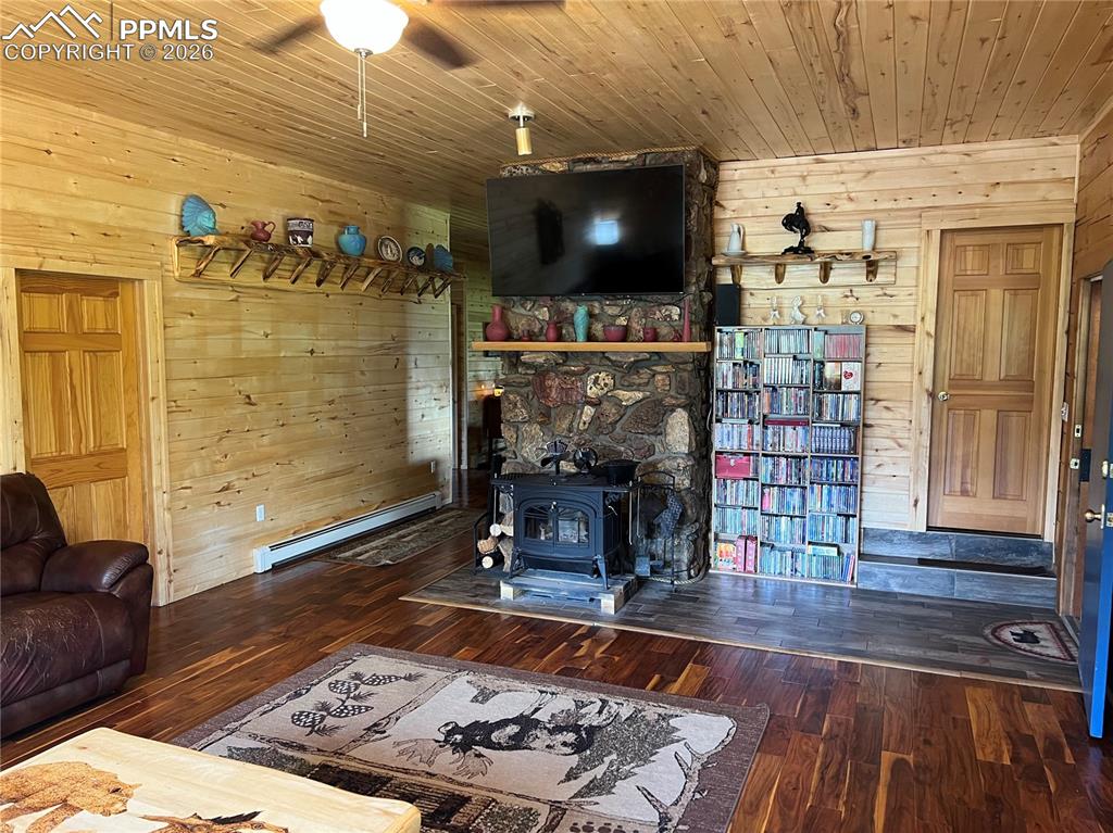 Image 14 of 48: Living Room