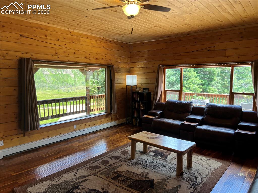 Image 15 of 48: Living Room