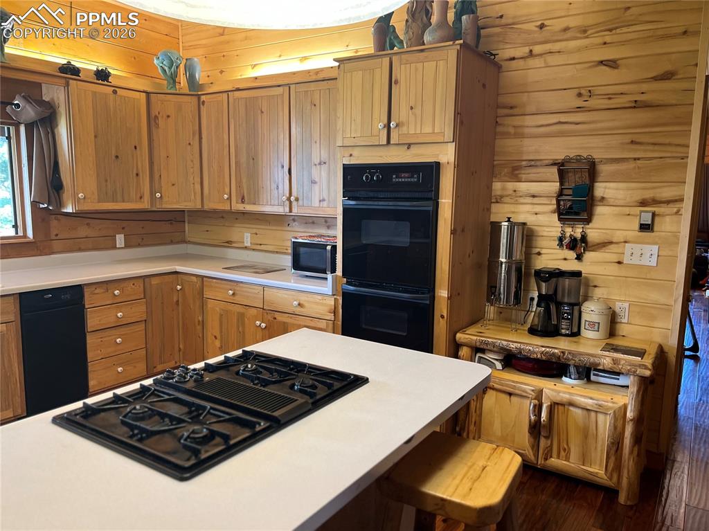 Image 17 of 48: Kitchen