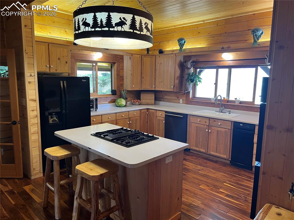 Image 20 of 48: Kitchen