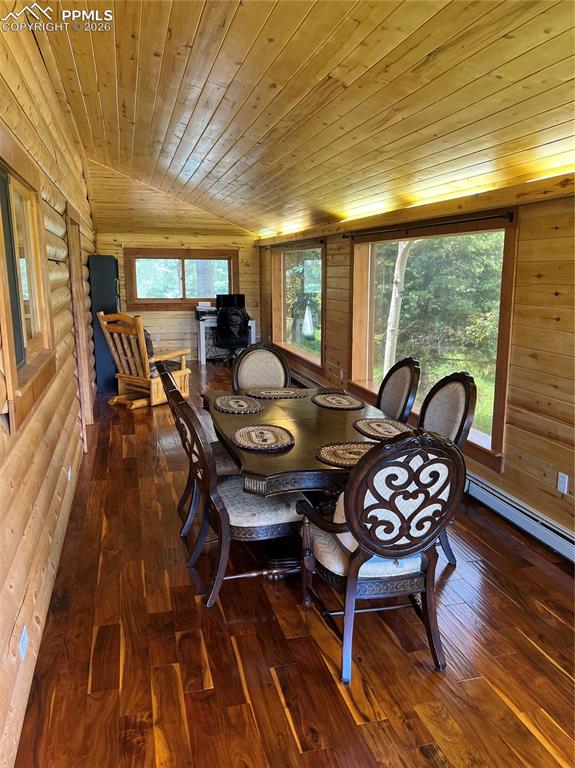 Image 24 of 48: Dining Area