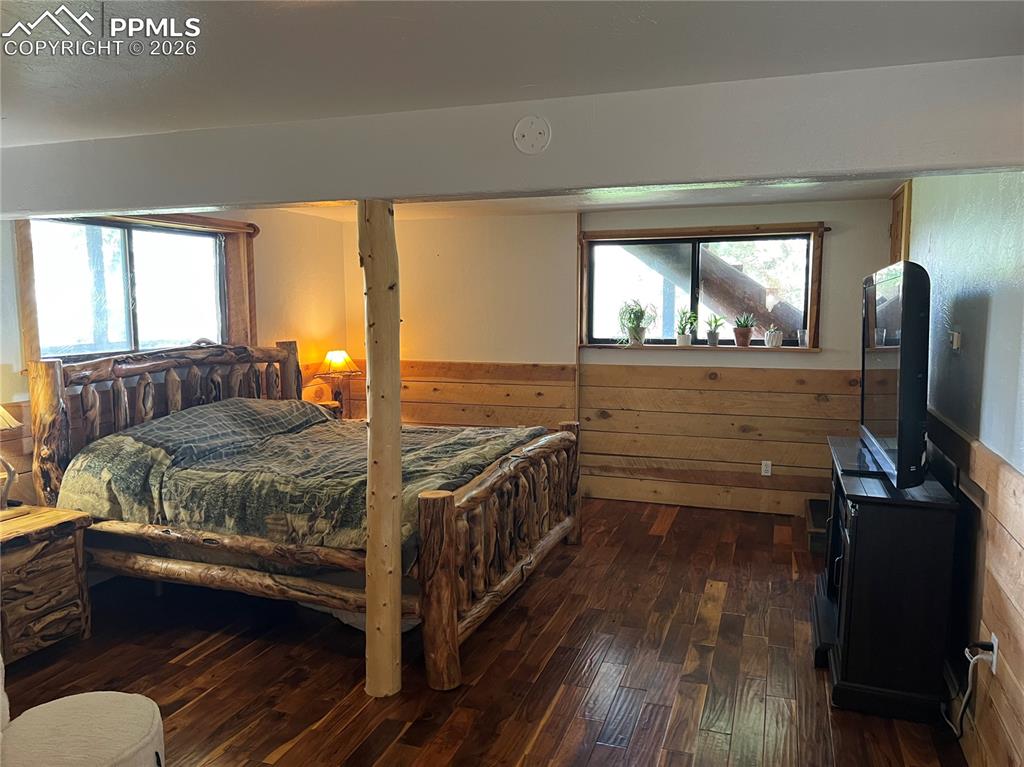 Image 28 of 48: Bedroom