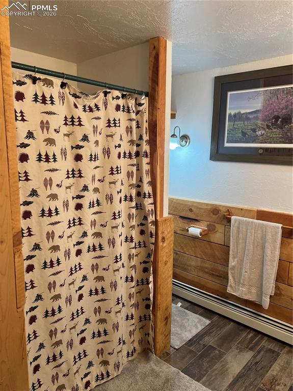 Image 32 of 48: Bathroom