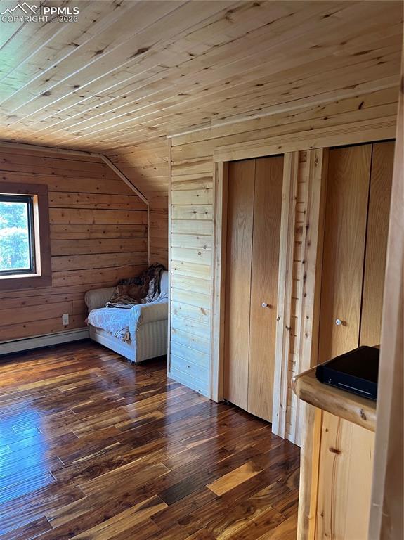 Image 36 of 48: Bedroom