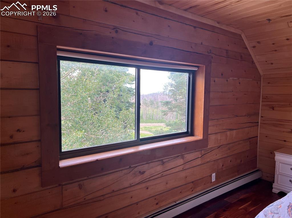 Image 39 of 48: Bonus Room