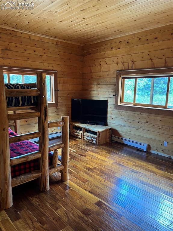 Image 41 of 48: Bedroom