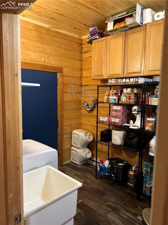 Image 43 of 48: Storage