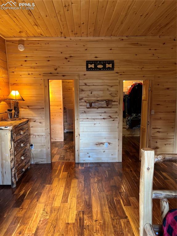 Image 44 of 48: Bedroom