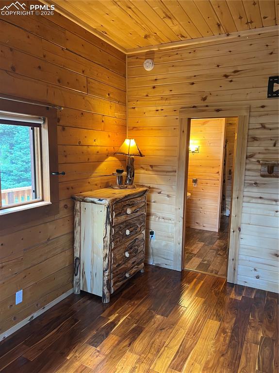 Image 47 of 48: Bedroom