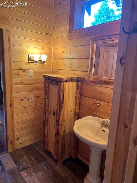 Image 48 of 48: Bathroom